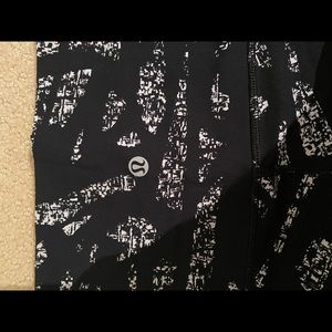 Black and white high waited Lululemon leggings!